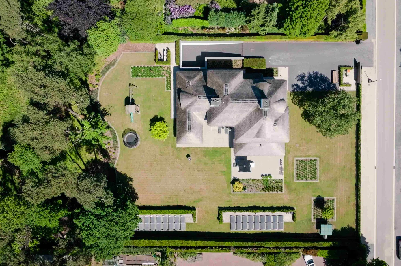 Dikke villa met porsche